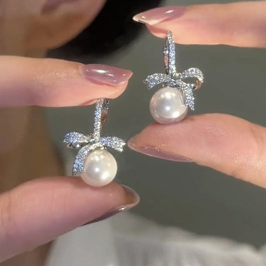 BOUCLES D’OREILLES EN ZIRCONIUM AVEC NŒUD ET PERLES