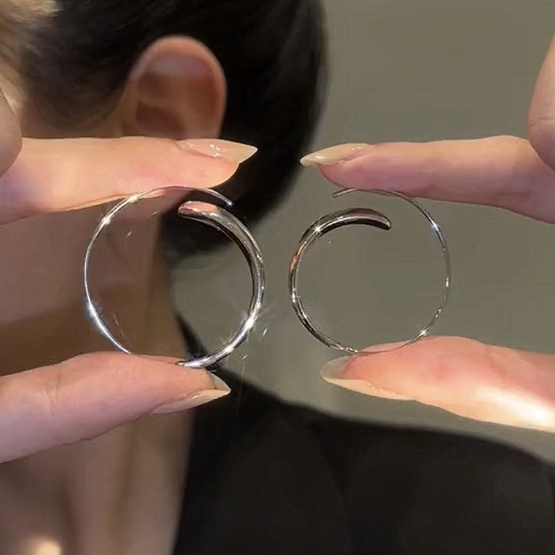 BOUCLES D’OREILLES CRÉOLES GRANDES ET COURBÉES