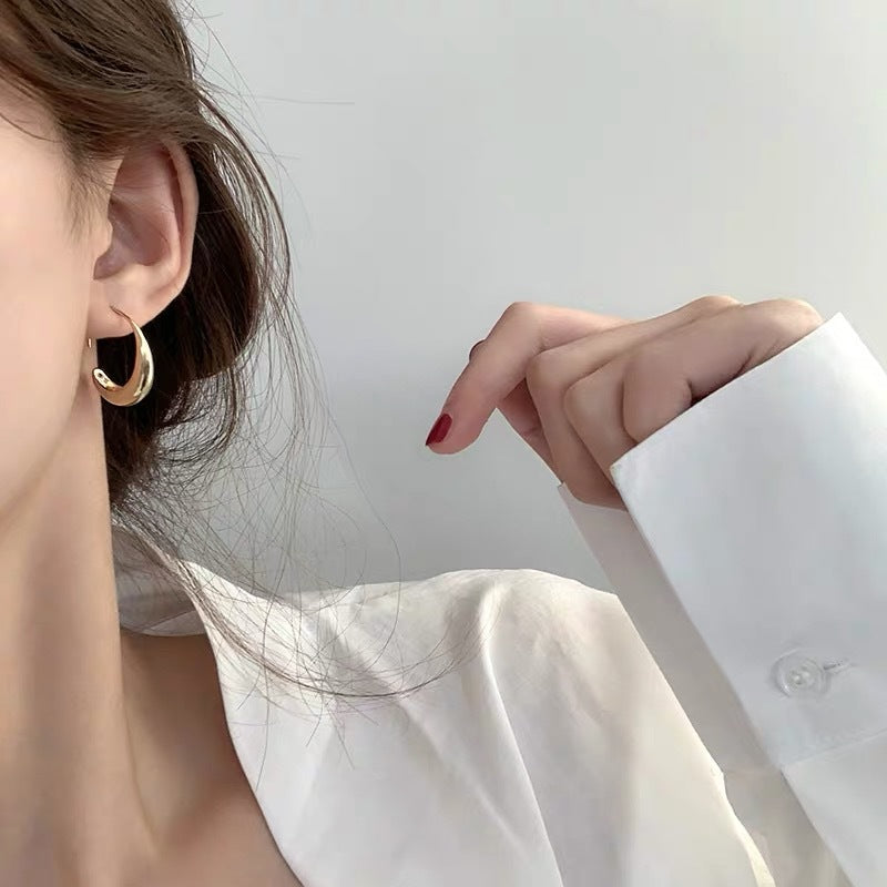 BOUCLES D’OREILLES CRÉOLES PENDANTES CLASSIQUES