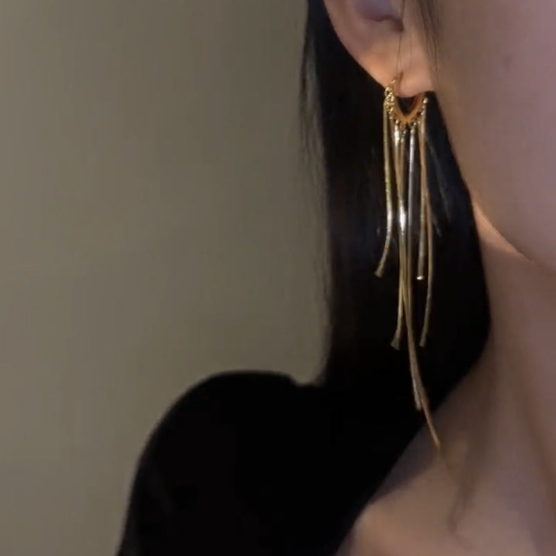 BOUCLES D’OREILLES À LONGUES FRANGES