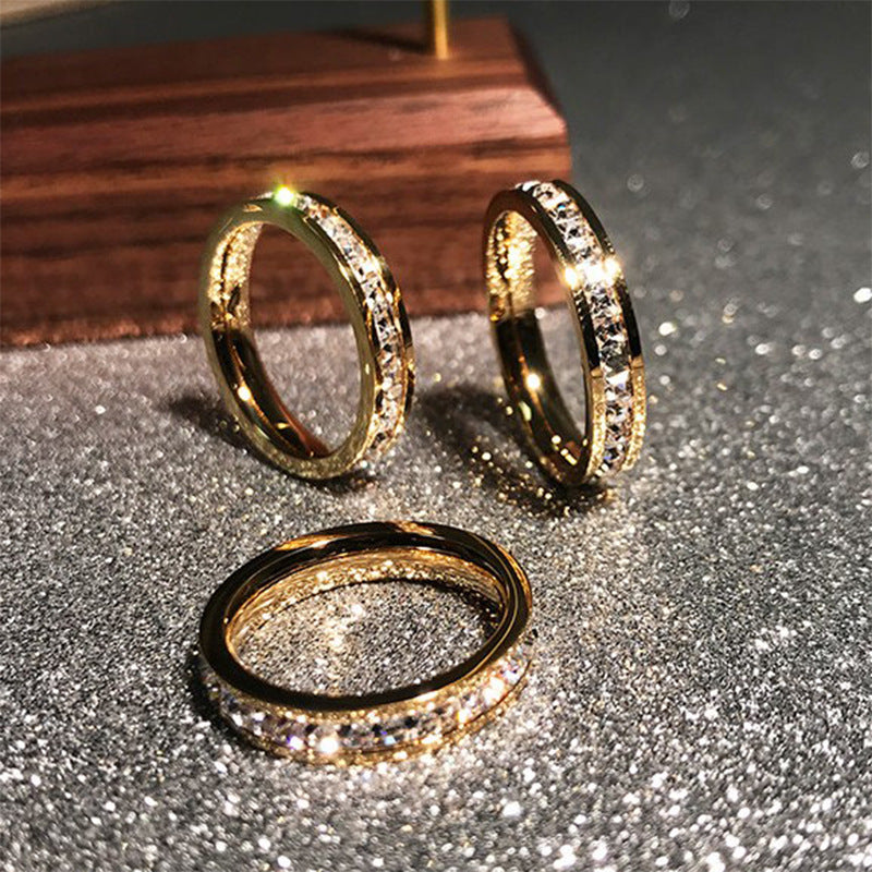 BAGUE EN TITANE ENTIÈREMENT DIAMANTÉE