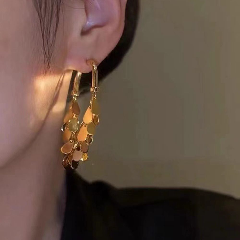 BOUCLES D’OREILLES À FRANGES ET PAILLETTES
