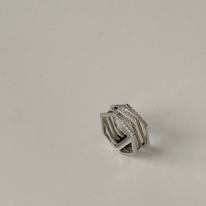 BAGUE AJUSTABLE HEXAGONE EN ZIRCONIUM
