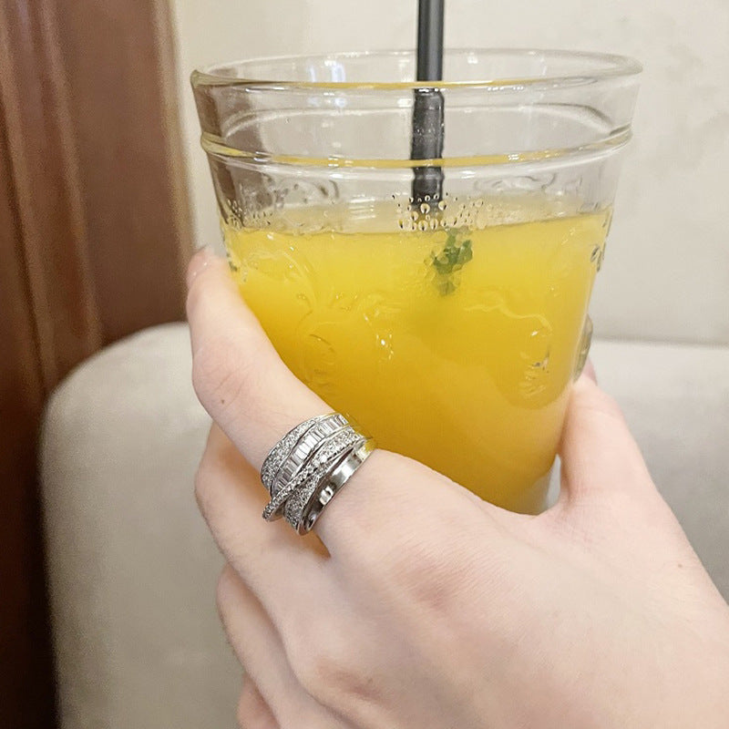BAGUE EN ZIRCON VINTAGE À DÉCOUPE CROISÉE