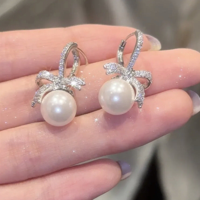 BOUCLES D’OREILLES EN ZIRCONIUM AVEC NŒUD ET PERLES