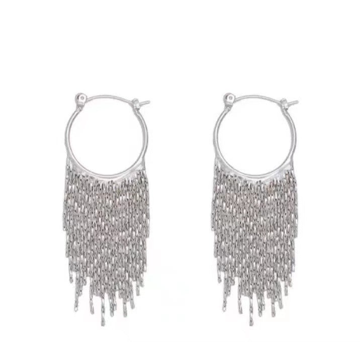 BOUCLES D’OREILLES CRÉOLES À FRANGES