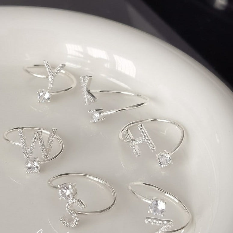 BAGUE EN ARGENT STERLING AVEC LETTRE EN ZIRCONIUM