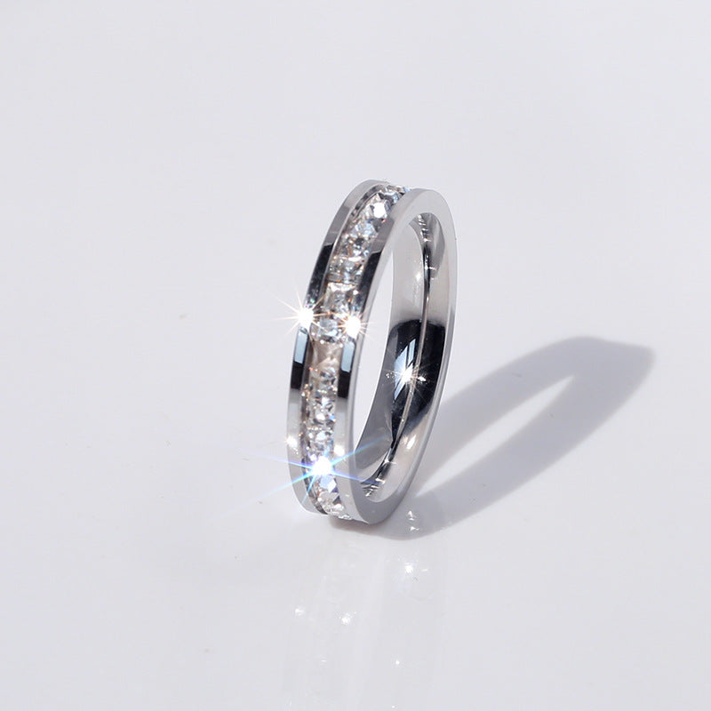 BAGUE EN TITANE ENTIÈREMENT DIAMANTÉE