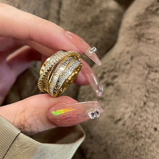 BAGUE EN ZIRCON VINTAGE À DÉCOUPE CROISÉE