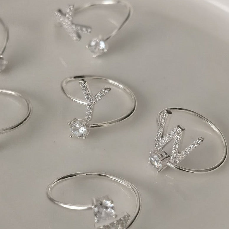 BAGUE EN ARGENT STERLING AVEC LETTRE EN ZIRCONIUM