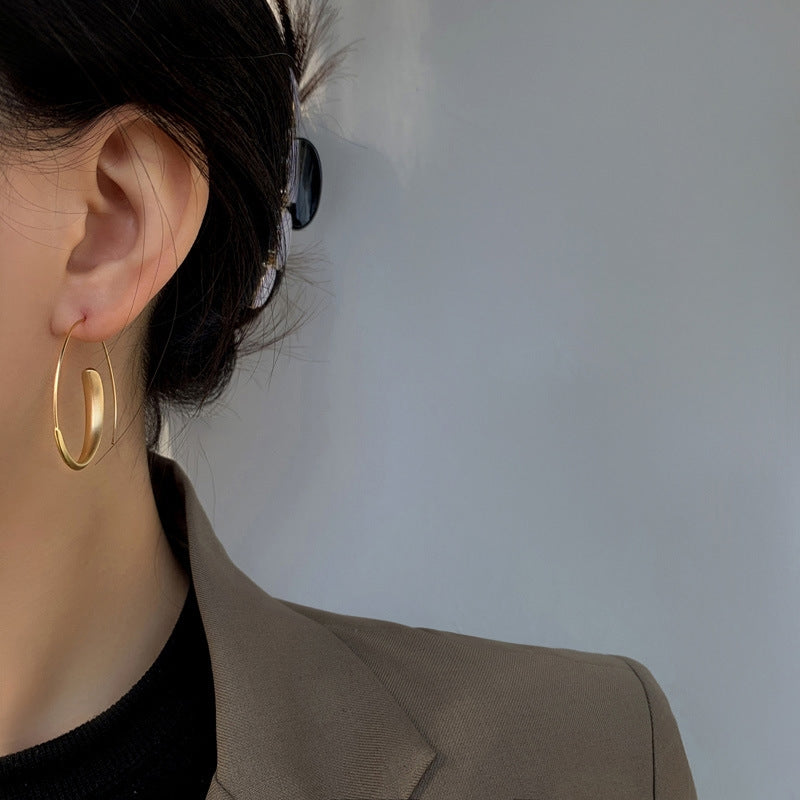 BOUCLES D’OREILLES CRÉOLES GRANDES ET COURBÉES