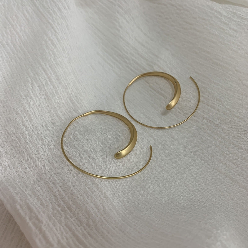 BOUCLES D’OREILLES CRÉOLES GRANDES ET COURBÉES