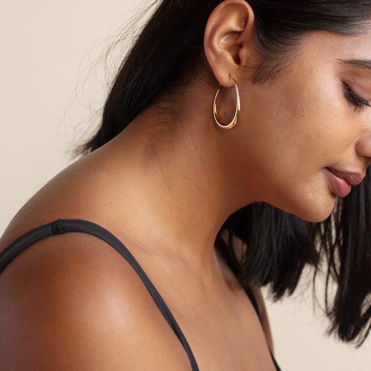 BOUCLES D’OREILLES CRÉOLES FLUIDES
