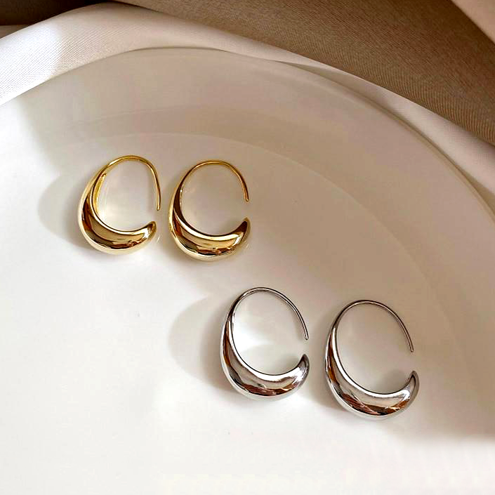 BOUCLES D’OREILLES CRÉOLES PENDANTES CLASSIQUES