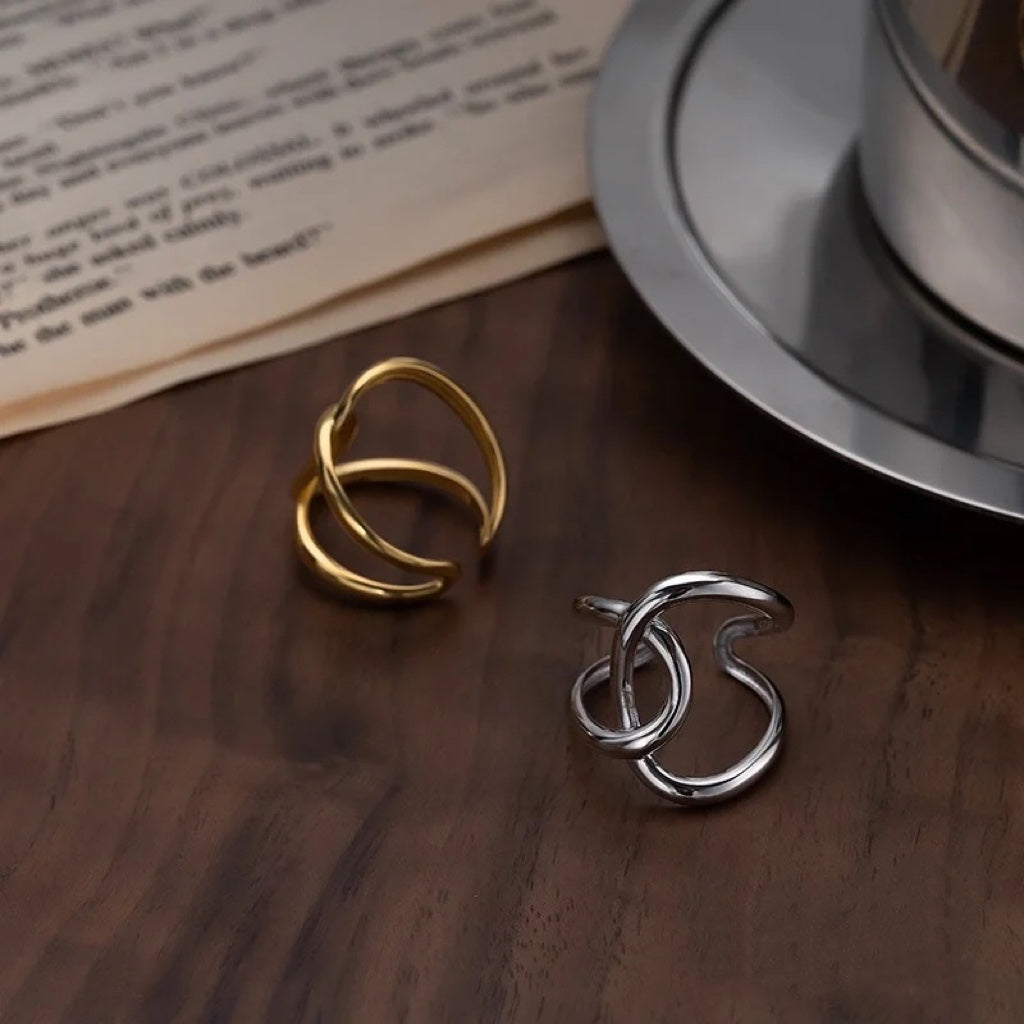BAGUE AJUSTABLE DOUBLE C À LIGNES NŒUDÉES