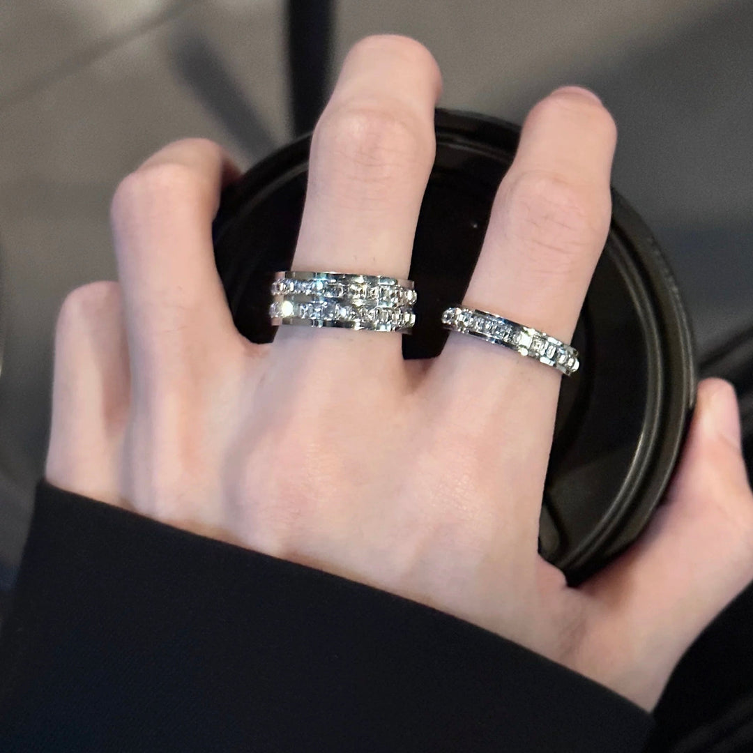 BAGUE EN TITANE ENTIÈREMENT DIAMANTÉE