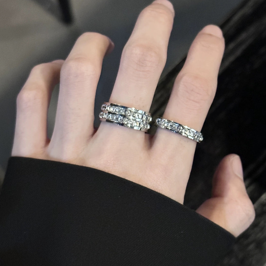 BAGUE EN TITANE ENTIÈREMENT DIAMANTÉE