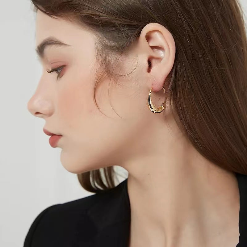 BOUCLES D’OREILLES CRÉOLES PENDANTES CLASSIQUES