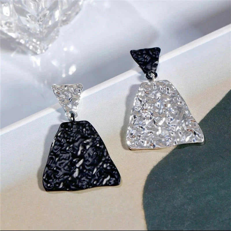 BOUCLES D’OREILLES COLORBLOCK NOIRES ET BLANCHES