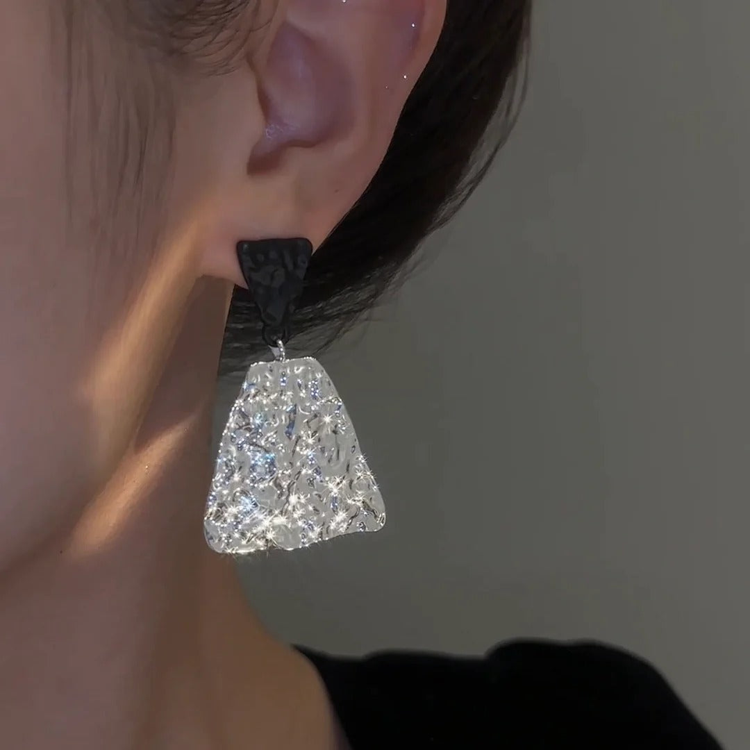BOUCLES D’OREILLES COLORBLOCK NOIRES ET BLANCHES