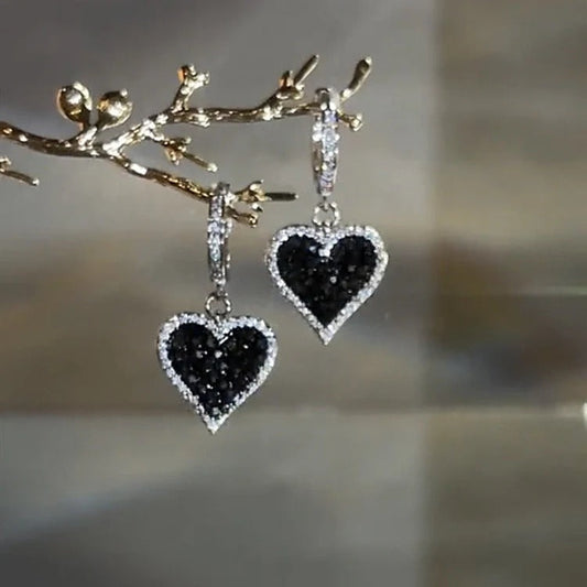 BOUCLES D’OREILLES CŒUR NOIR AVEC DIAMANTS ÉTINCELANTS