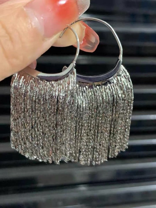BOUCLES D’OREILLES À FRANGES FESTONNÉES