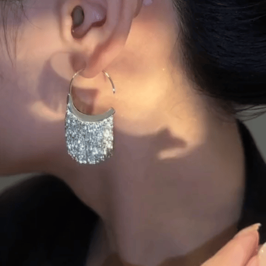 BOUCLES D’OREILLES À FRANGES FESTONNÉES