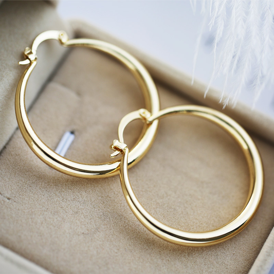 BOUCLES D’OREILLES CRÉOLES DORÉES INTEMPORELLES