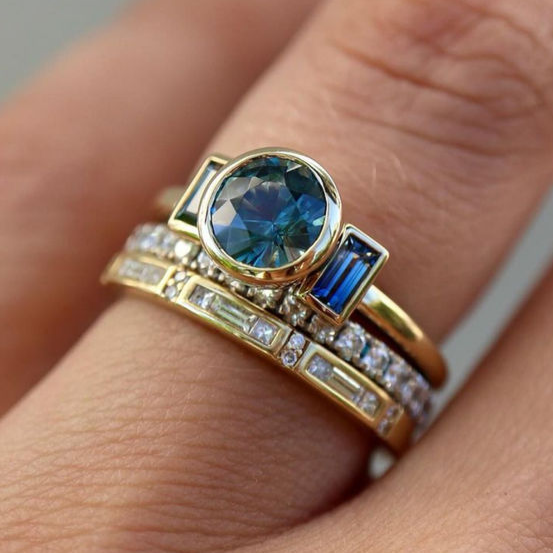 BAGUE EN VERRE ÉMERAUDE DU MATIN