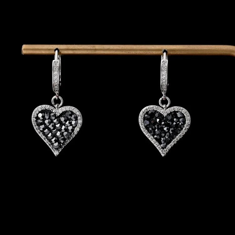 BOUCLES D’OREILLES CŒUR NOIR AVEC DIAMANTS ÉTINCELANTS