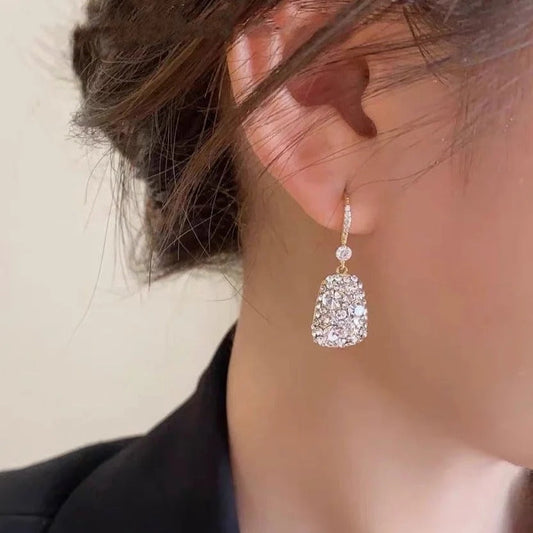 BOUCLES D’OREILLES CARRÉES EN DIAMANT DÉLICATES À LA FRANÇAISE
